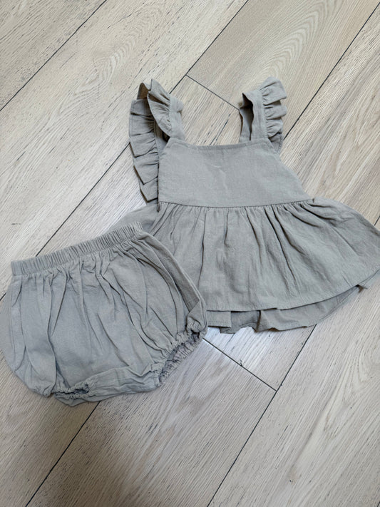 Lively top and bloomer set